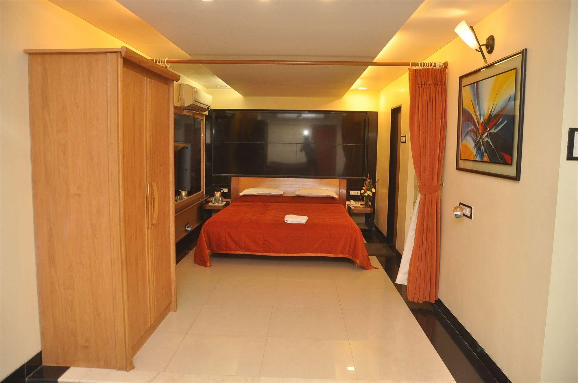 Hotel Metro Palace Mumbai Luaran gambar