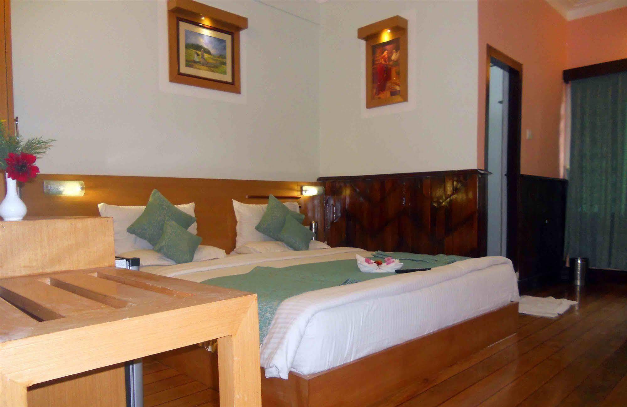 Hotel Metro Palace Mumbai Luaran gambar